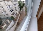 שמש 55 מ 2 שטוח בבודבה עם חדר שינה אחד בקומה 4 עם נוף לפארק הירוק