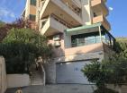 דירה מודרנית עם נוף לים בפטרובץ עם חניון מוסך
