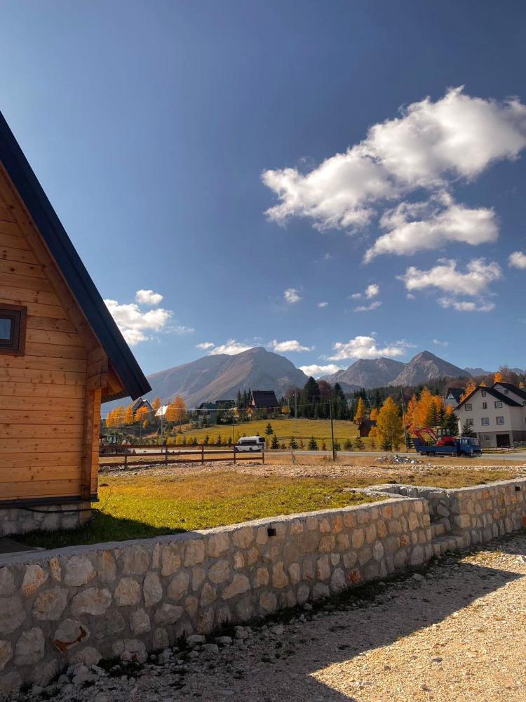 שני בתי בקתה להשכרה רווחיים 60 מ 2 כל אחד בסאסאבליאק עם שני חדרי שינה