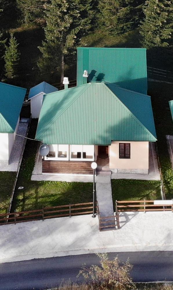 בית כפול מקסים, שני בתים חדשים בספסאבליאק במיקום יער שליו